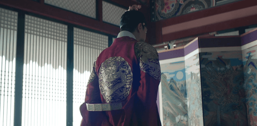 لەژێر-چەتری-شاژن-١٢