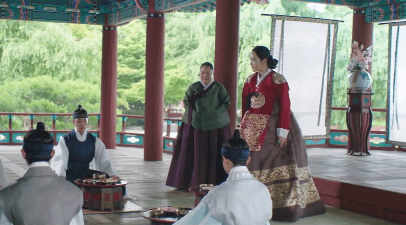 لەژێر-چەتری-شاژن-٣