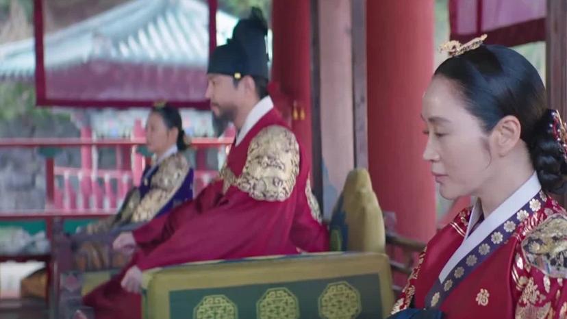 لەژێر چەتری شاژن-٢١